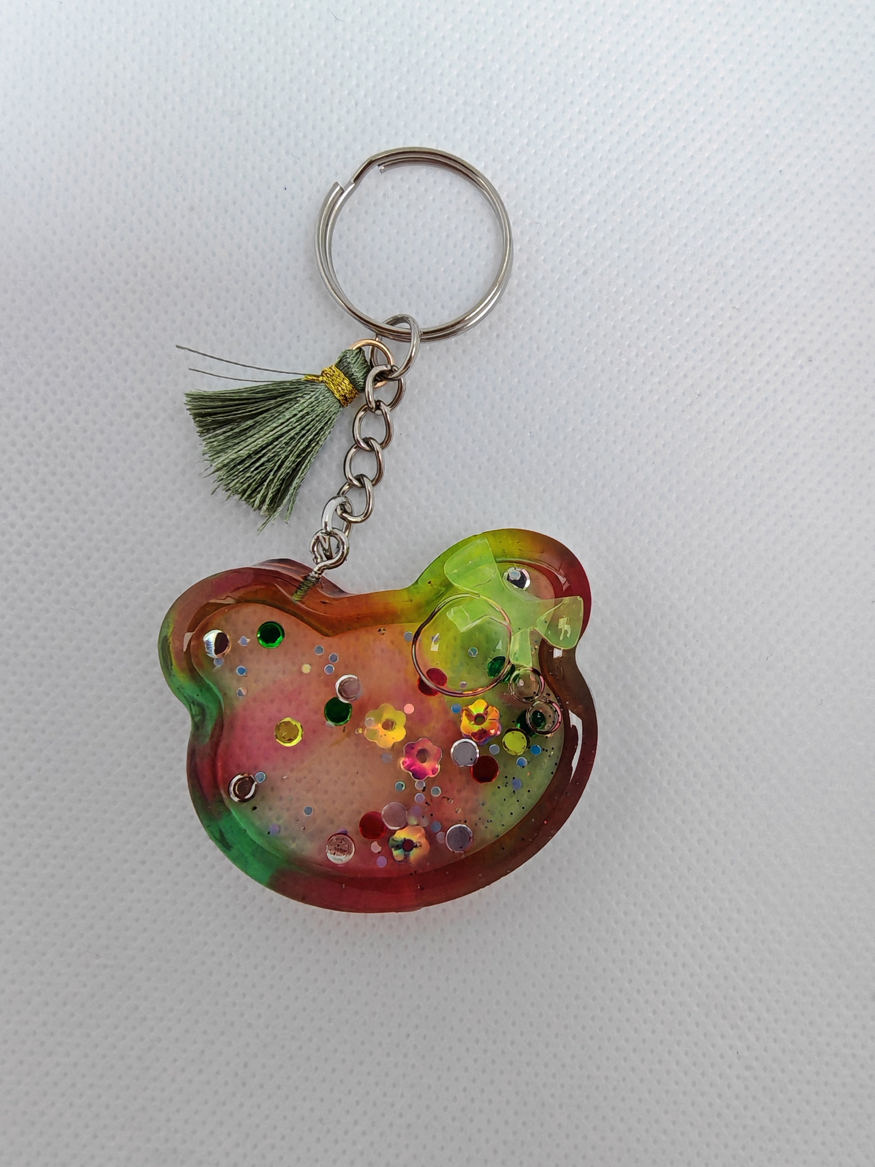 Rainbow Bear Resin Shaker Keyring: Kawaii Glitter Charm with Tassel