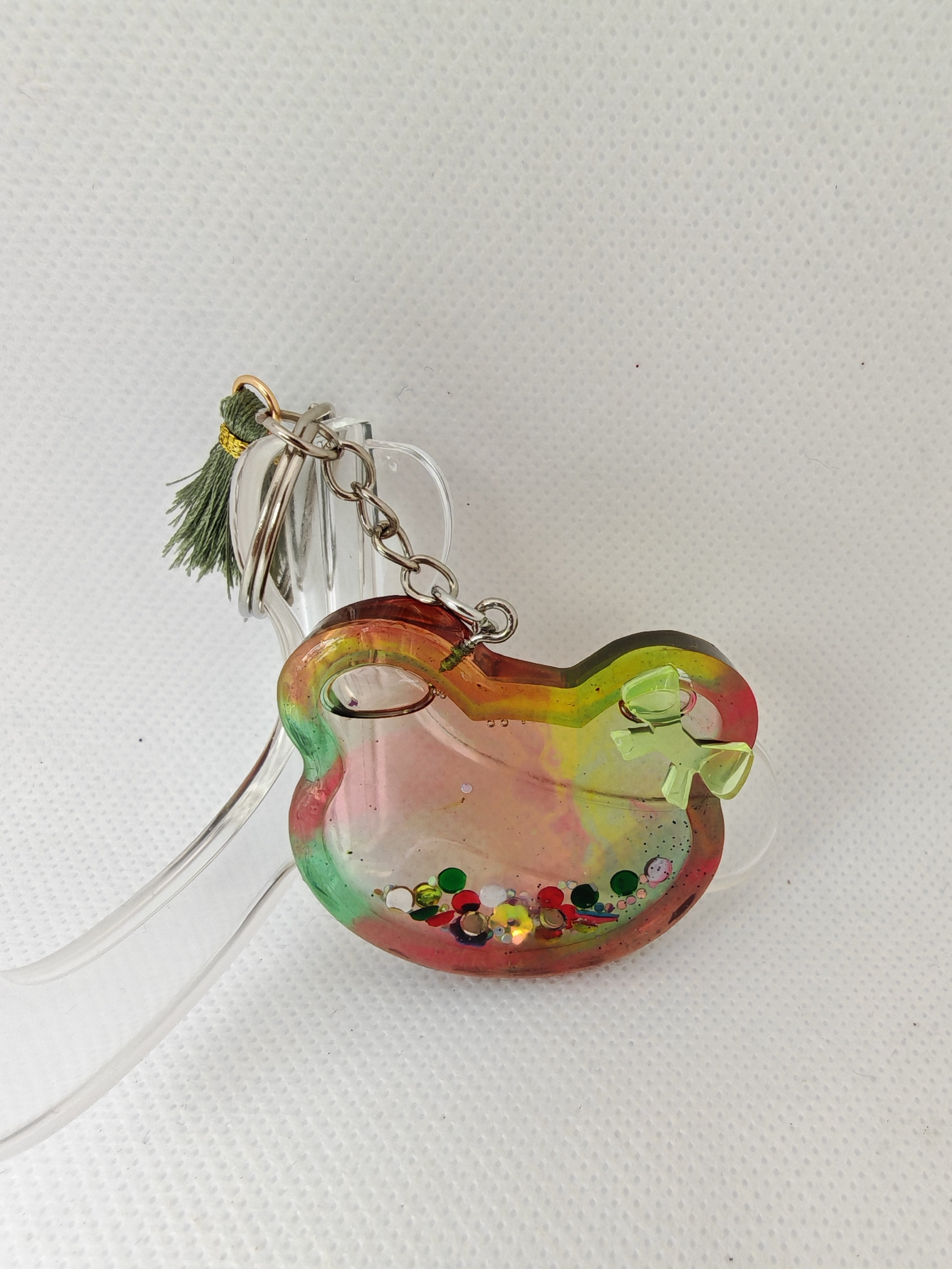 Rainbow Bear Resin Shaker Keyring: Kawaii Glitter Charm with Tassel